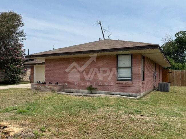 Photo - 4907 Stoneleigh Dr (San Antonio, TX) House
