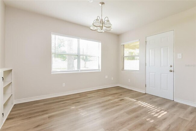 Foto del edificio - 4009 Montrose Ct