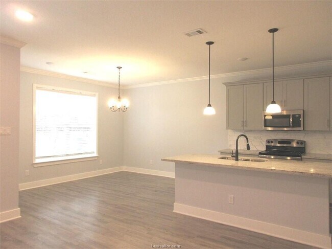 Foto del edificio - 2110 Crescent Pointe Pkwy