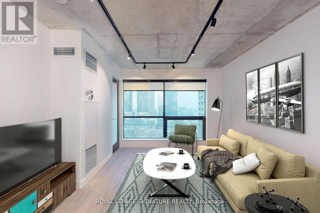 Primary Photo - 10-2110 Yonge St