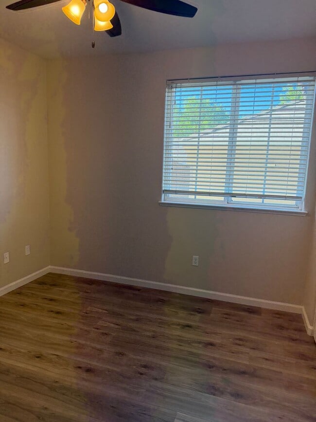 Building Photo - 1360 Shady Ln