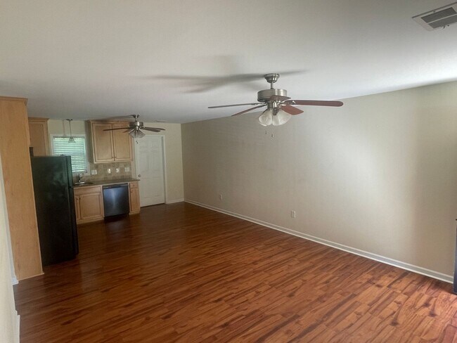 Foto del edificio - Available Now. Welcome to this 2 bedroom, ...