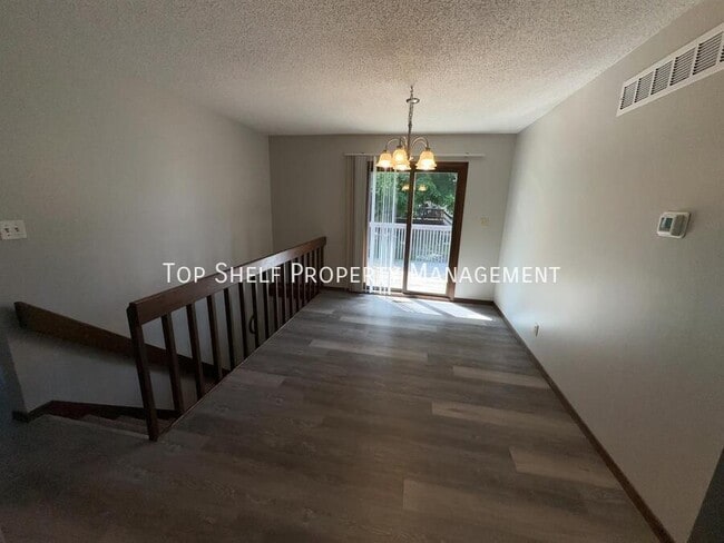 Building Photo - 9041 Carpenter Cir Dr