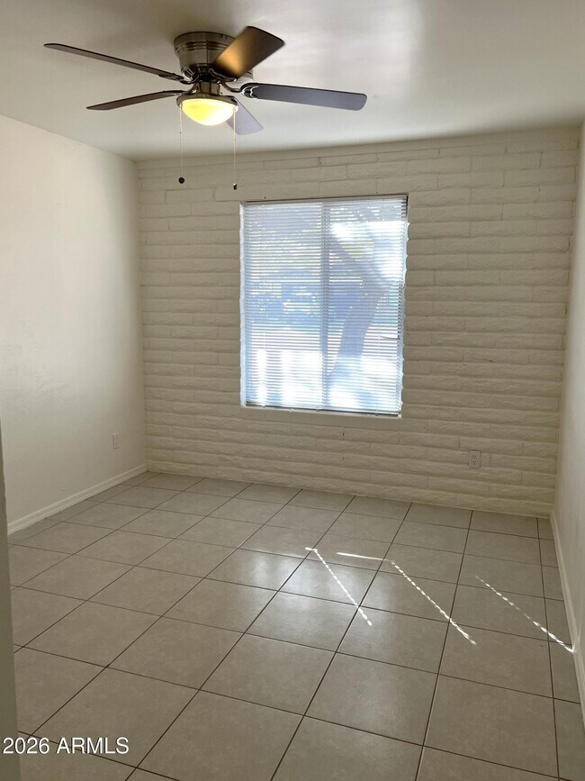 Building Photo - 1622 E Del Rio Dr