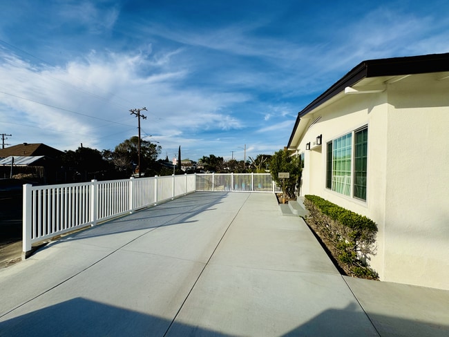 Building Photo - 20606 Raymond Ave