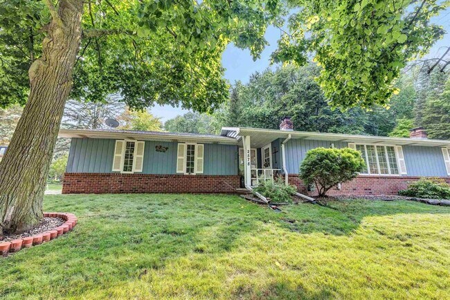 Building Photo - 2 Bed 2.5 Bath Duplex