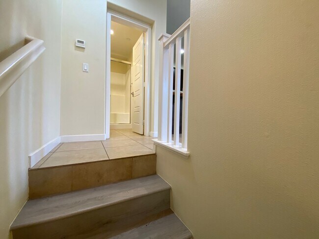 Building Photo - 3bedroom 3 bath home in the Solaire Commun...