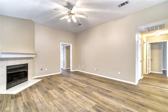 Foto del edificio - 813 Azalea Ct