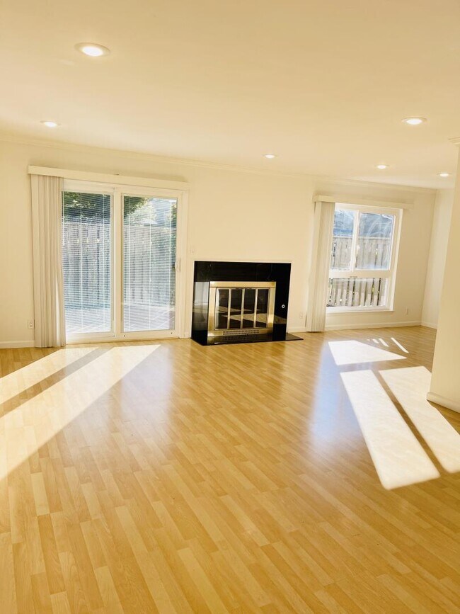 Building Photo - 648 Pegasus Ln