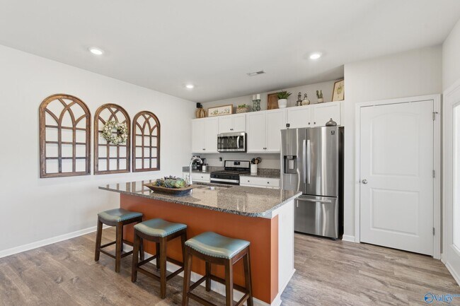 Foto del edificio - 121 Burlcrest Ct