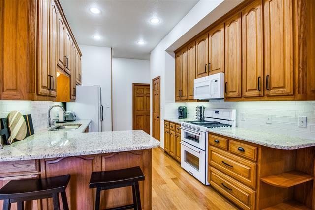 Foto del edificio - 4920 Glen Oaks Cir