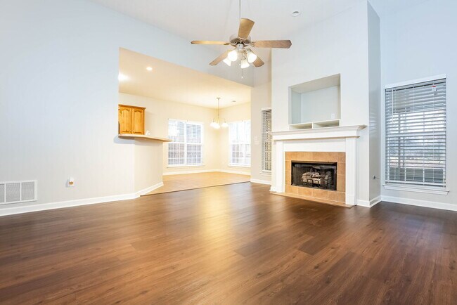 Foto del edificio - 735 Classic Dr S