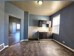 Building Photo - 12026 S Union Ave