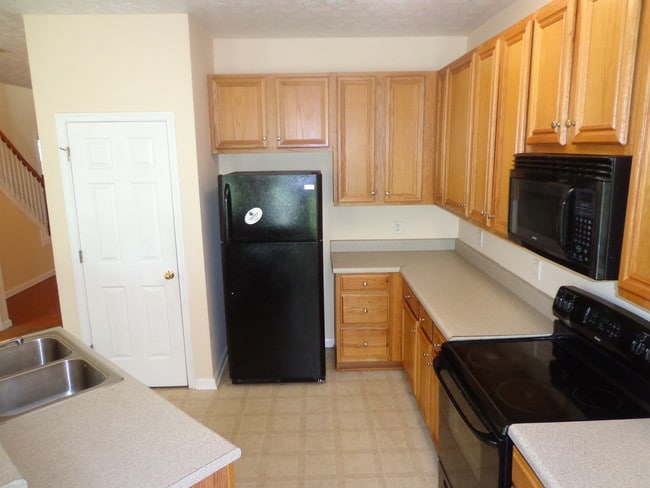 Building Photo - 2555 Flat Shoals Rd