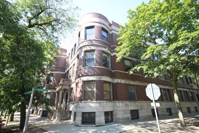 Building Photo - 727 Cornelia W Ave