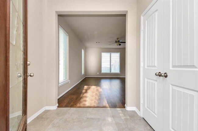 Foto del edificio - 8139 Heartbrook Field Ln