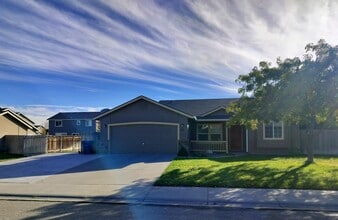 Building Photo - 715 SW Lago St Building Photo - 715 SW Lago St