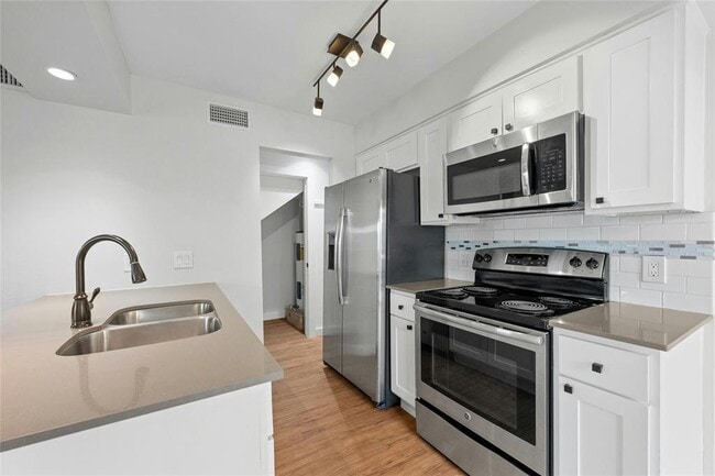Building Photo - 3500 Alpine Cir