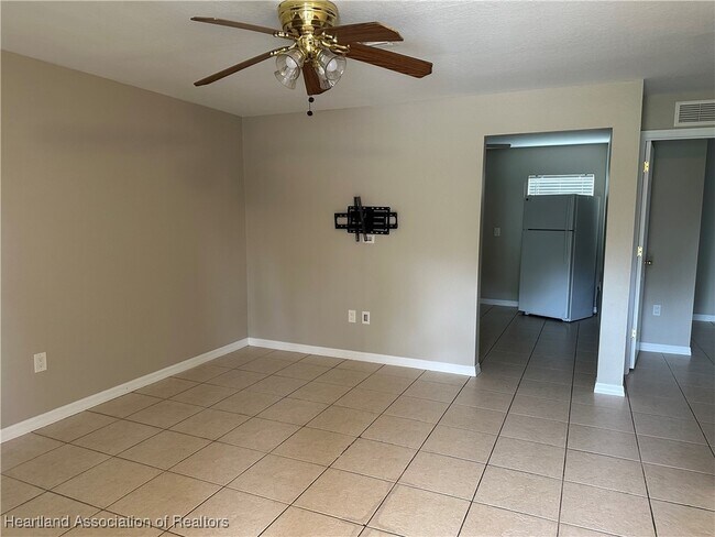 Foto del edificio - 581 Vanguard Ave NW