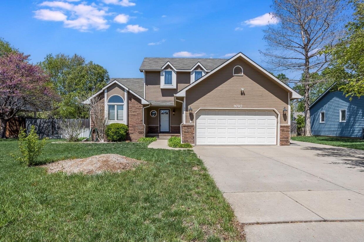 Primary Photo - 9702 W Britton - Spacious 4-bedroom, 3-bat...