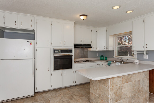 Building Photo - 3405 Melrose Dr