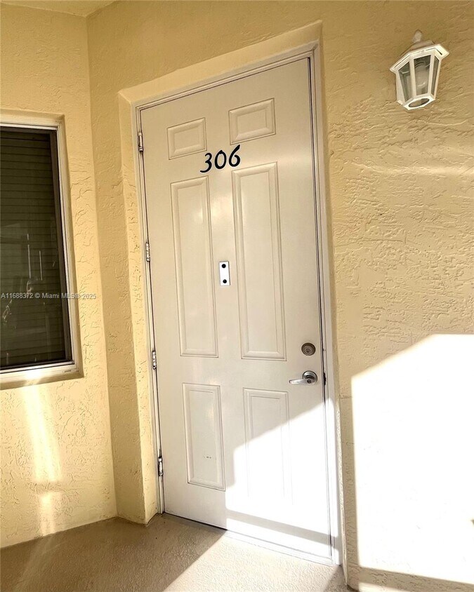 Foto principal - 3600 Oaks Clubhouse Dr