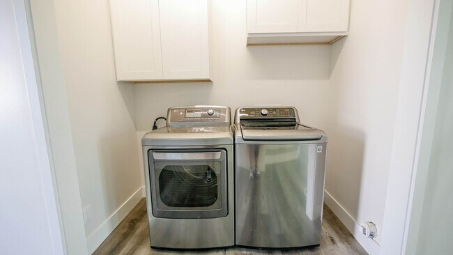 Foto del edificio - 5535-5539 Potomac St.