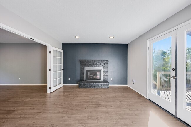 Building Photo - Beautiful 4 Bed, 4 Bath Rental Home in Gre...