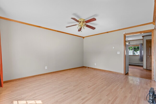 Foto del edificio - 1072 N Highland Ave