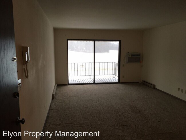 Building Photo - 8852-8852 39th Ave
