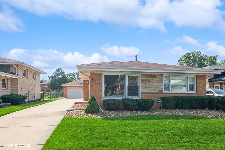 Primary Photo - 10012 S Komensky Ave
