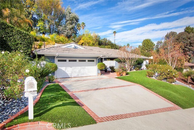 Building Photo - 4865 Winnetka Ave