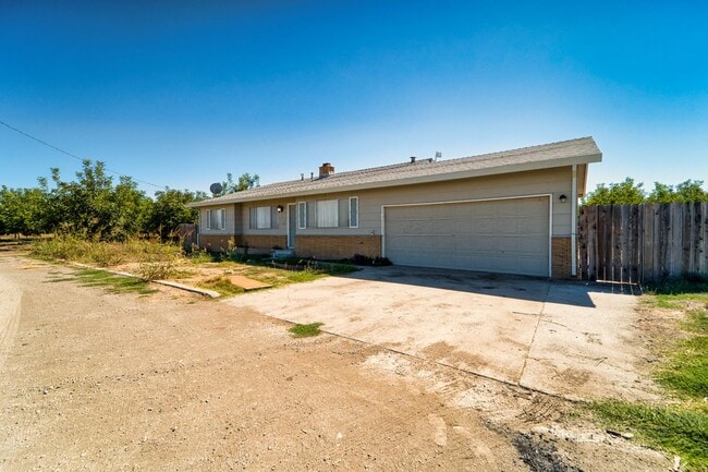 Building Photo - 3 bedroom 2 bath house in Yuba City