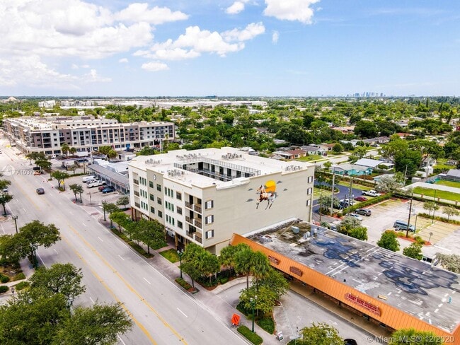 Building Photo - 4100 Davie Rd