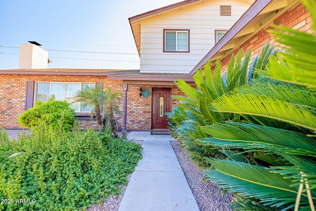 Foto del edificio - 2547 W Naranja Ave