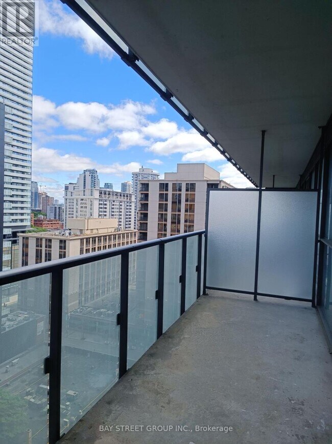 Building Photo - 15-1215 Grenville St