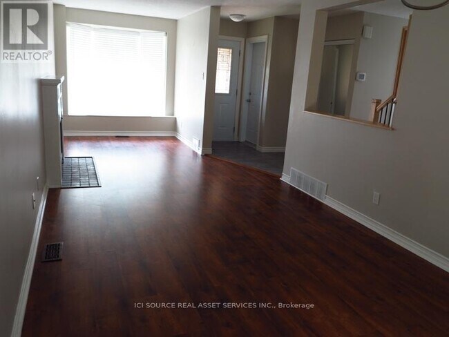Building Photo - 39 Foxleigh Crescent