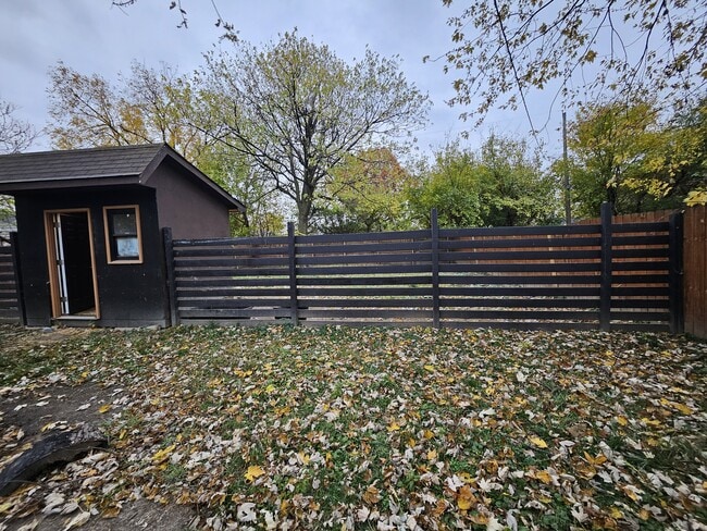 Building Photo - 4009 Oliver Ave