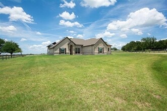 Building Photo - 132 Valley Ct