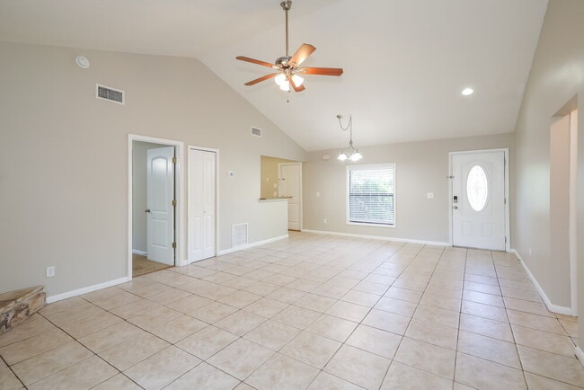Building Photo - 3824 Tree Lake Dr