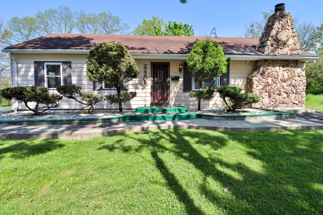 Primary Photo - 22209 Willow Tree Ave