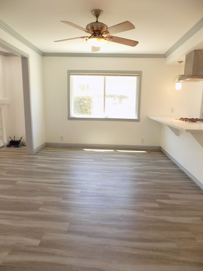 Building Photo - Ranch Style 1 Level, 3Bed/2Bath, Miraleste Pines, Custom Touches Everywhere