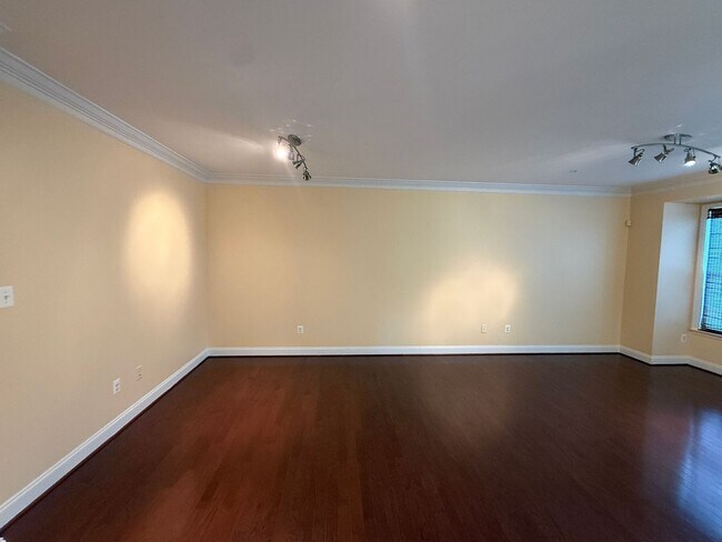 Foto del edificio - ACT FAST! 4 Bedroom Townhome in Desirable Gateway Overlook Community!