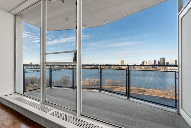 Building Photo - 331 Beacon St