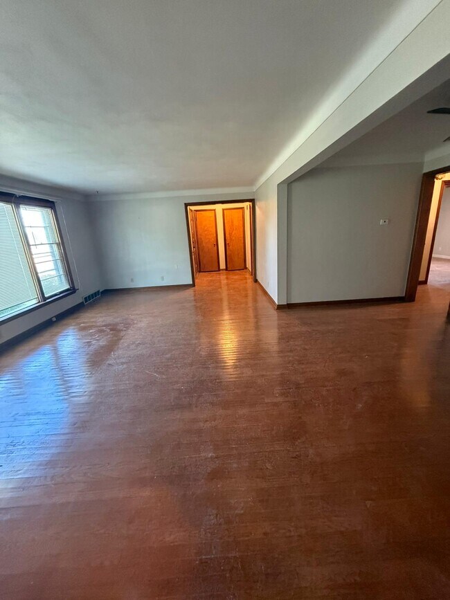 Building Photo - 25 Shepley Dr