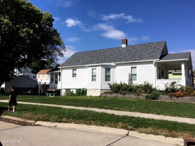 Building Photo - 3 br, 2 bath House - 1724 S 6th St