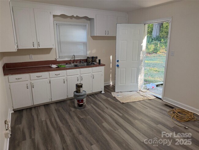 Foto del edificio - 4132 Blenhein Rd