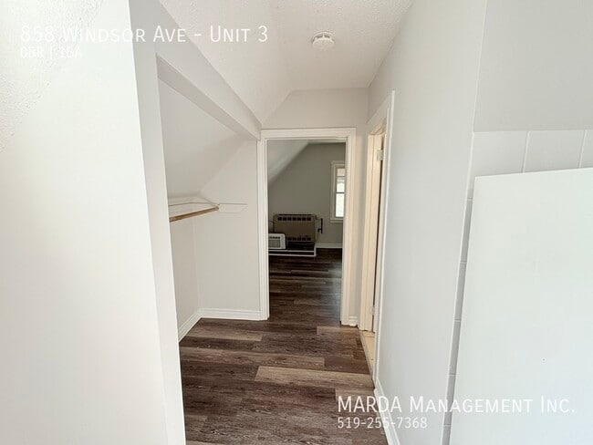 Building Photo - BACHELOR UNIT 1 BATH - ALL INCLUSIVE - DOW...