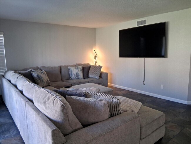 Building Photo - 35200 Cathedral Canyon Dr