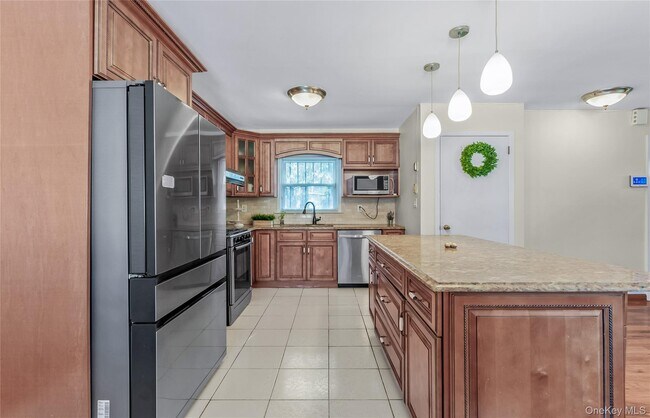 Foto del edificio - 45 21 Iris Ln